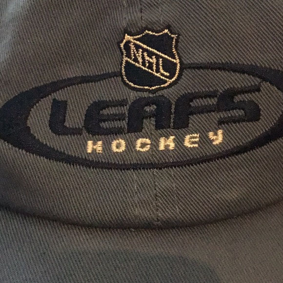 CCM Toronto Maple Leafs cap - Picture 2 of 4